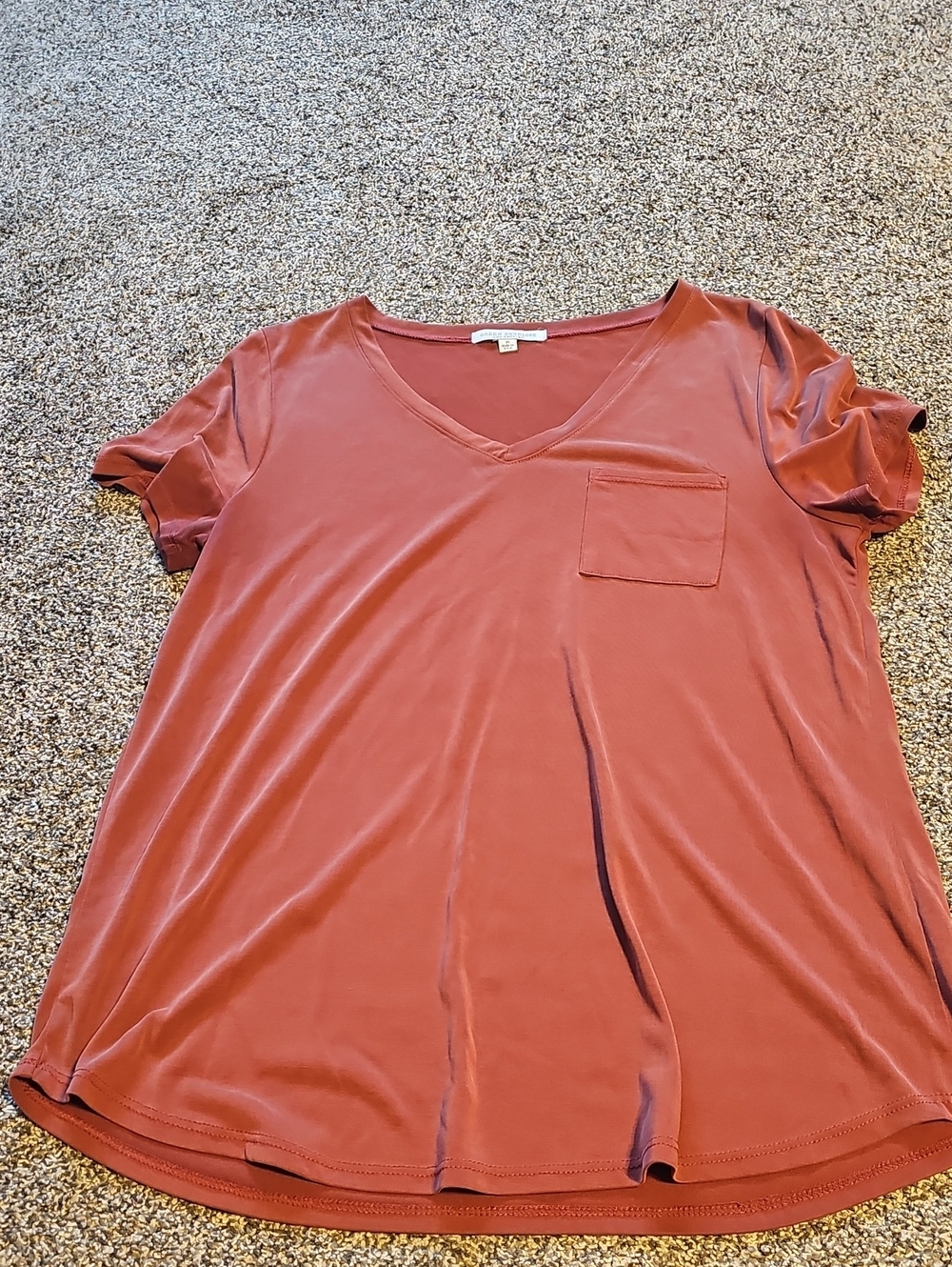 Green Envelope Women's V-Neck Pocket Tee - Rusty Terracotta